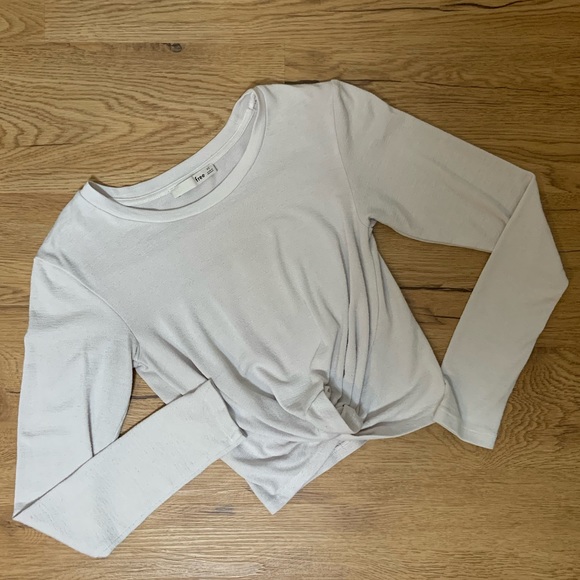 Aritzia Tops - WILFRED FREE| ORTIZ LONG SLEEVE KNOT FRONT CROP TOP